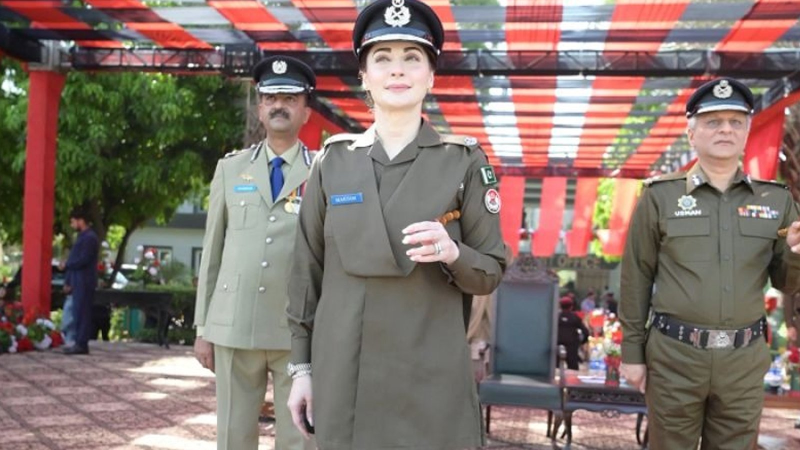 مریم نواز کی پولیس یونیفارم میں تصاویر اور ویڈیوز وائرل