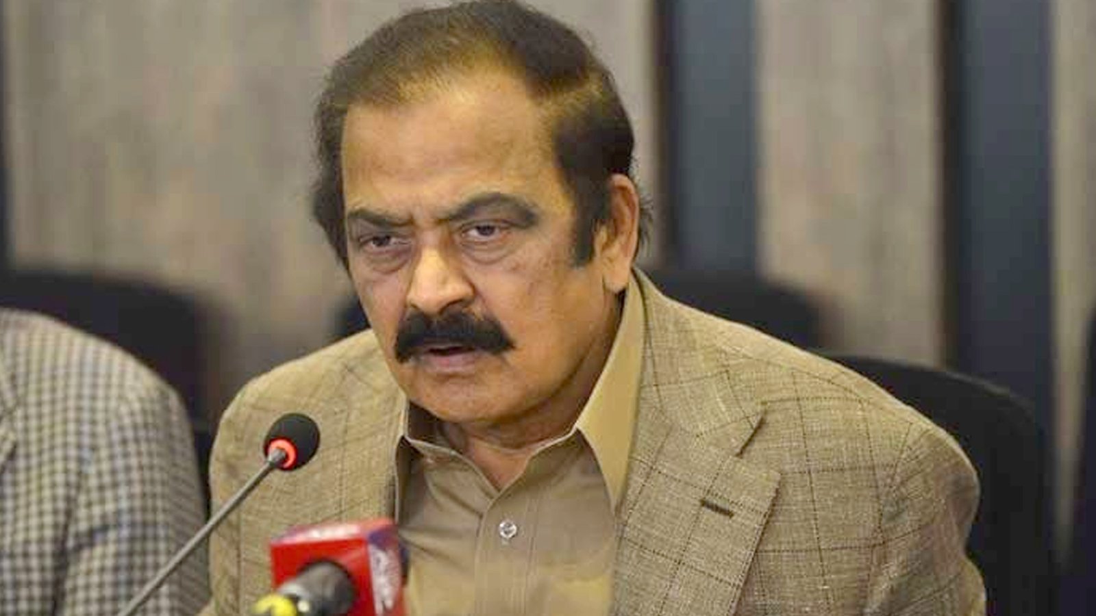 قاضی فائز عیسیٰ آزاد جج ہیں کسی ڈیل کا حصہ نہیں بنیں گے، رانا ثنا اللہ