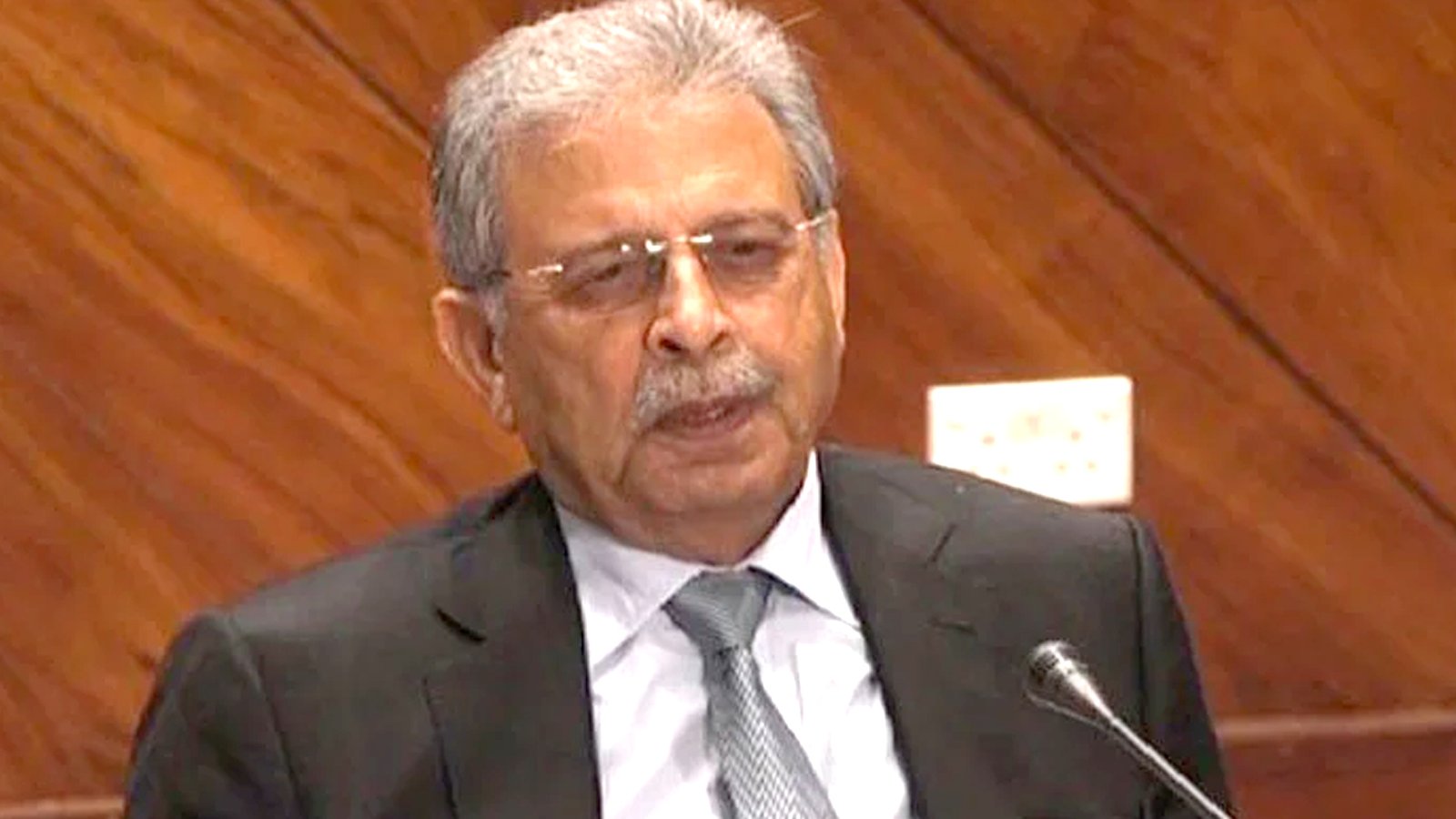 حکومت بہت جلد ٹیکسز میں بھی کمی لانے جا رہی ہے، رانا تنویر حسین