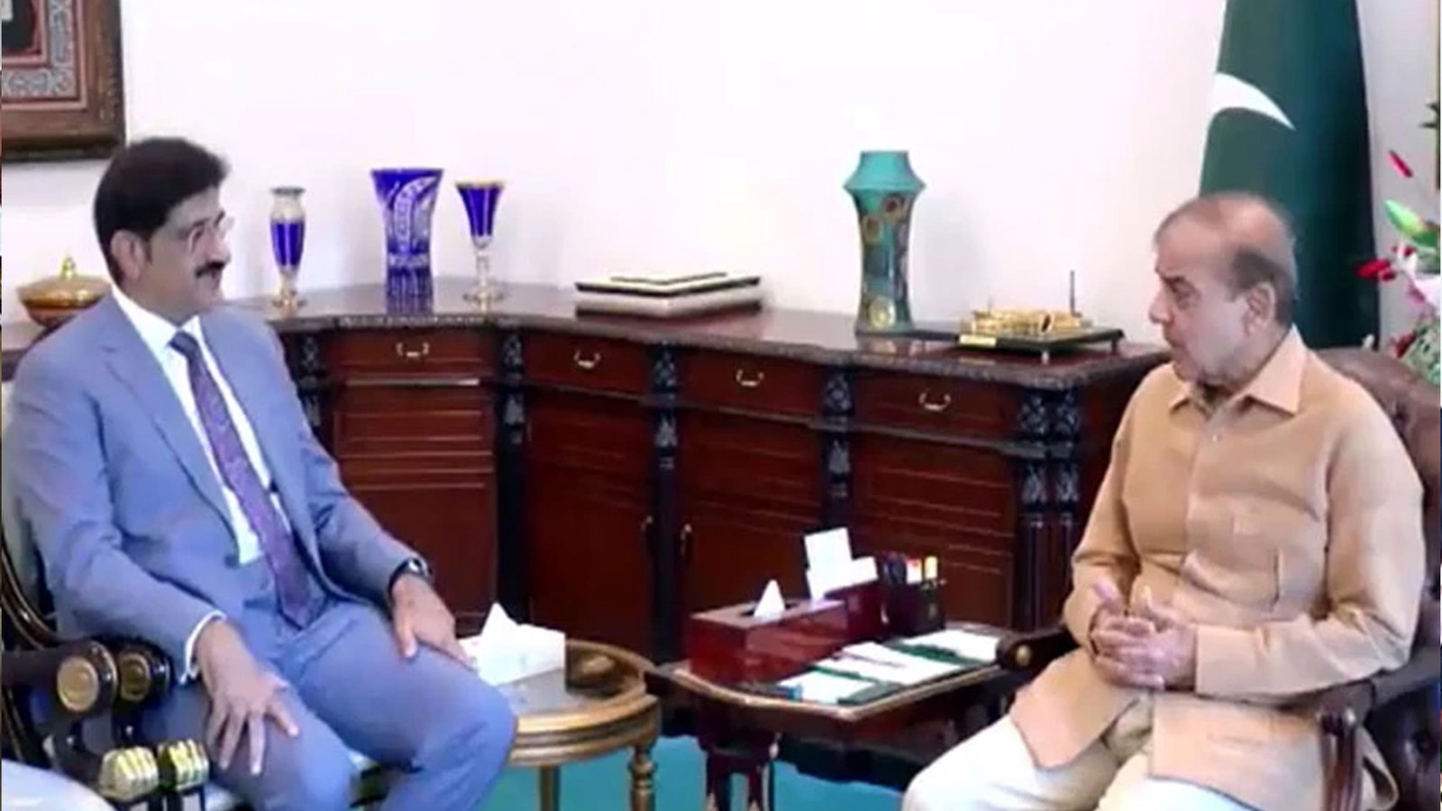 ہم مل جل کر عوام کے مسائل ترجیحی بنیادوں پر حل کریں گے، وزیراعظم کی وزیراعلی سندھ کو یقین دہانی