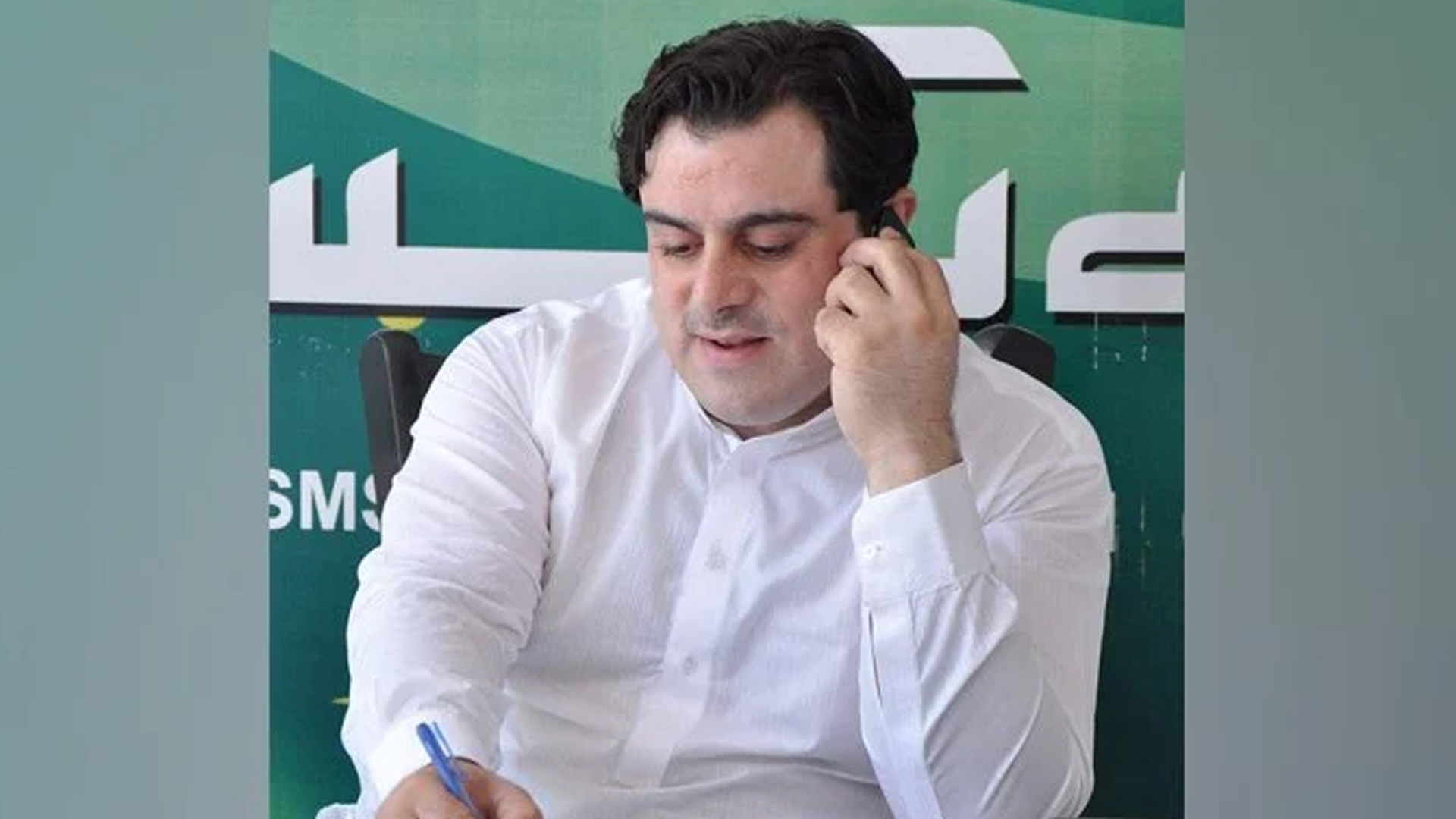 وزیر خوراک پنجاب کا آٹے کی قیمتوں میں بڑی کمی کا دعویٰ