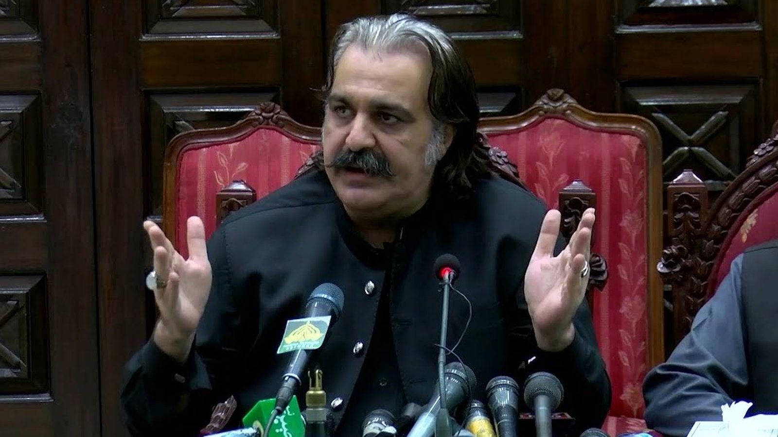 وزیر اعلیٰ خیبر پختونخوا کا پولیس،ریسکیو سمیت دیگر صوبائی محکموں کے شہدا کے اہل خانہ کو پلاٹس دینے کا اعلان