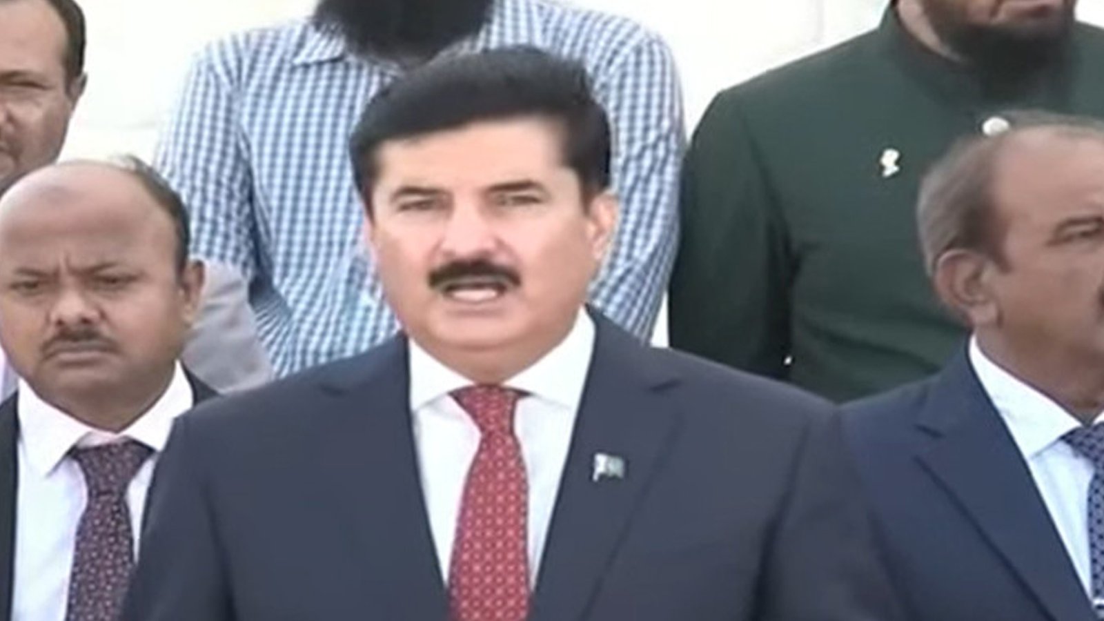 علی امین گنڈاپور نے عمران خان سے غداری کر کے سیٹ لی، گورنر خیبرپختونخوا فیصل کریم کنڈی