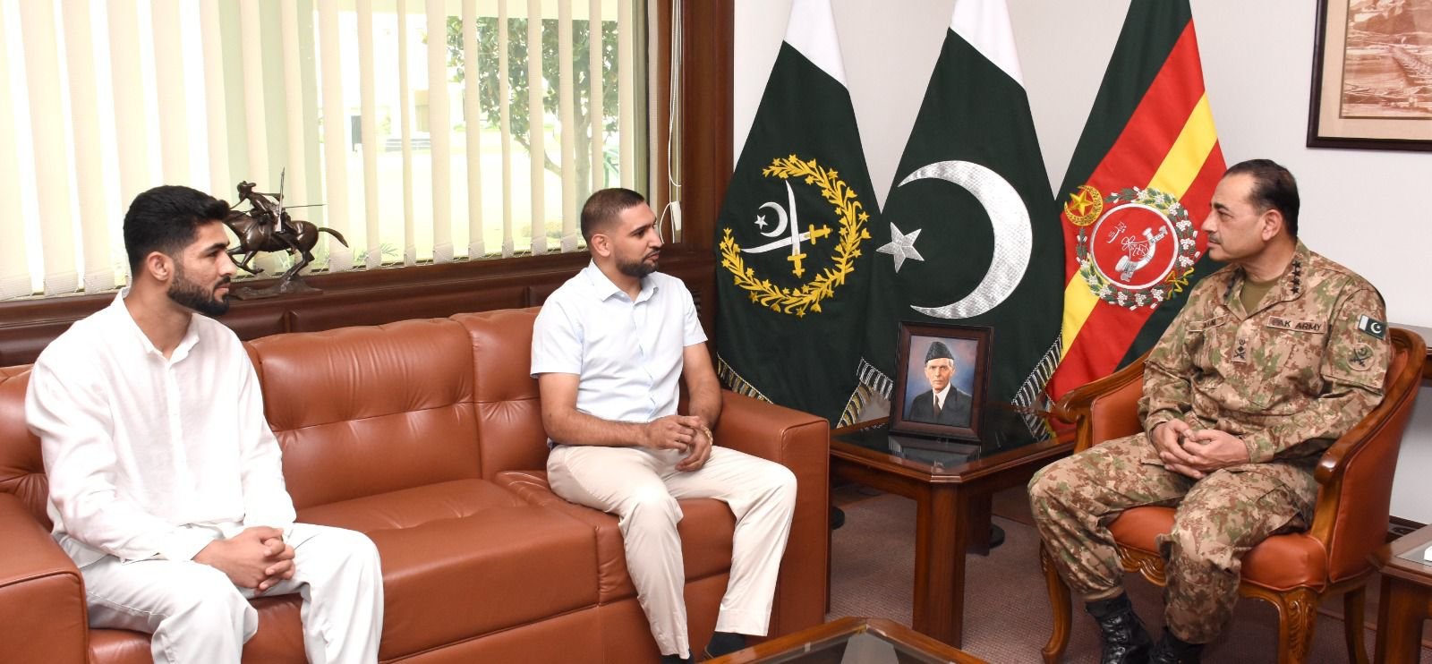 آرمی چیف عاصم منیر سے باکسر عامر خان اور مارشل آرٹس چیمپئن شاہ زیب رند کی ملاقات