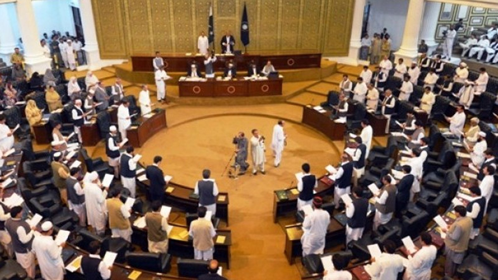 خیبر پختونخوا حکومت  کی من پسند تعیناتیاں ،  24 سینئر ترین بیوروکریٹس کو  نظر انداز کردیا گیا