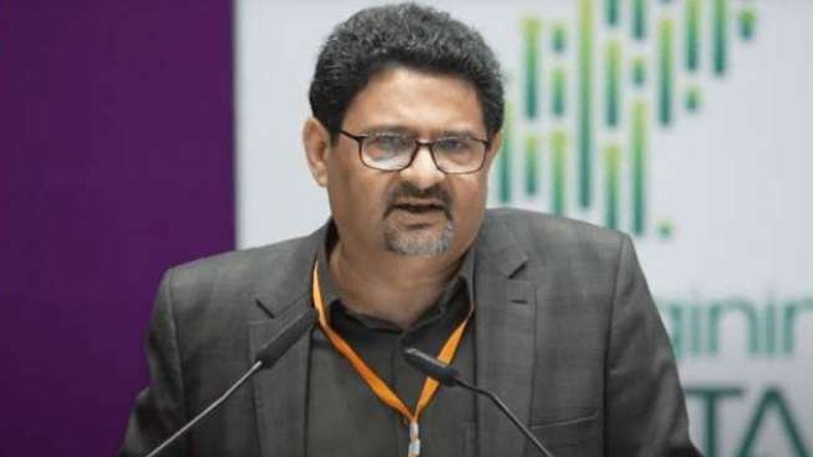 کیا ملکی مسائل حل ہوگئے؟ جو پارلیمنٹیرینز کی تنخواہ بڑھا دی، سابق وزیرخزانہ مفتاح اسماعیل