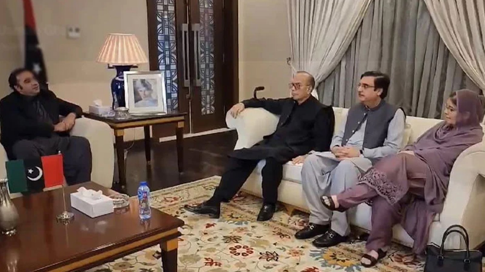 منظور وٹو خاندان سمیت پاکستان پیپلزپارٹی میں شامل ہوگئے