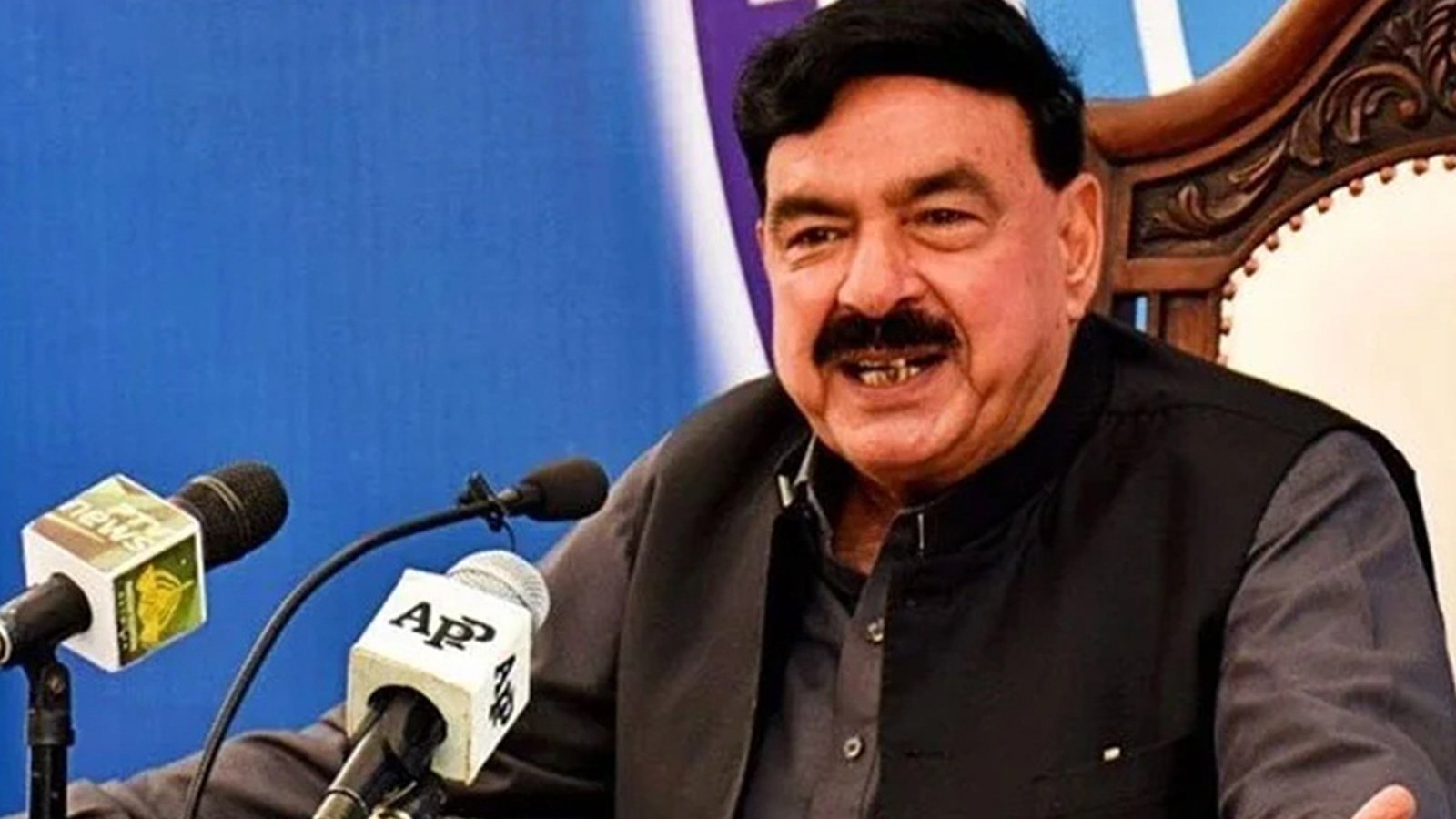 گریڈ 17 تک کے ملازمین کی تنخواہیں دوگنی کی جائیں، شیخ رشید