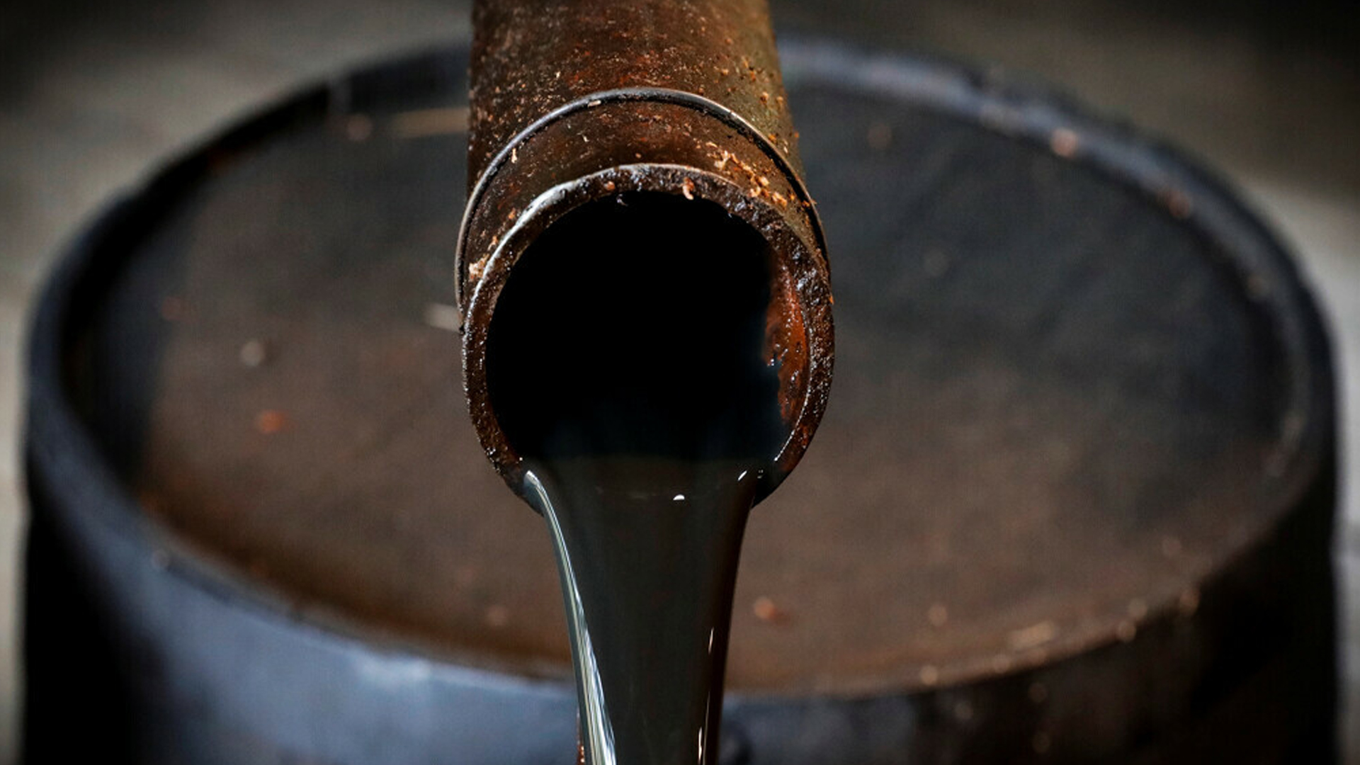 عوام کیلئے بری خبر ،خام تیل کی قیمتوں میں بڑا اضافہ