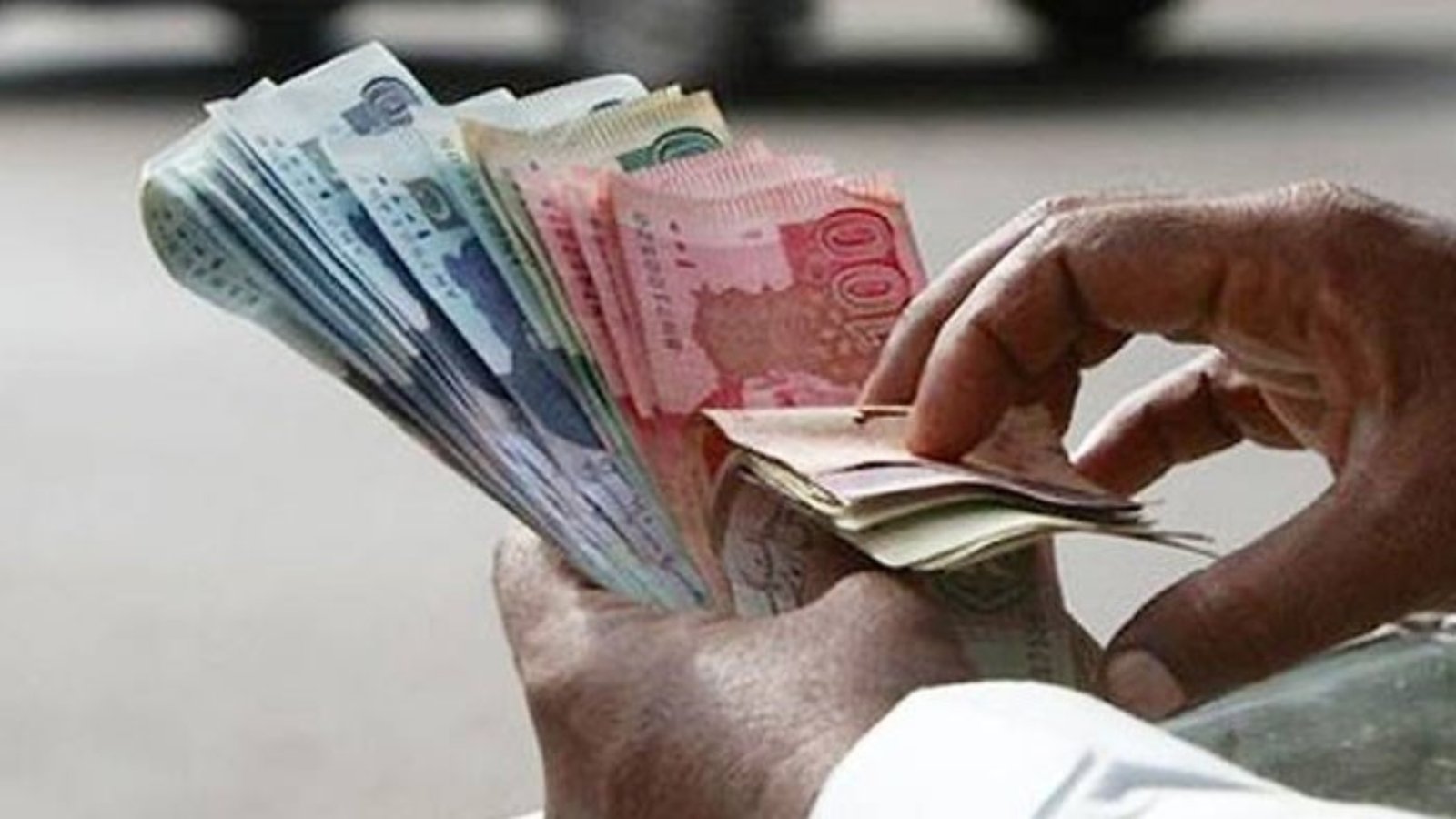 ایک سال کے دوران پاکستانی روپیہ ایشیا کی بہترین کرنسی قرار