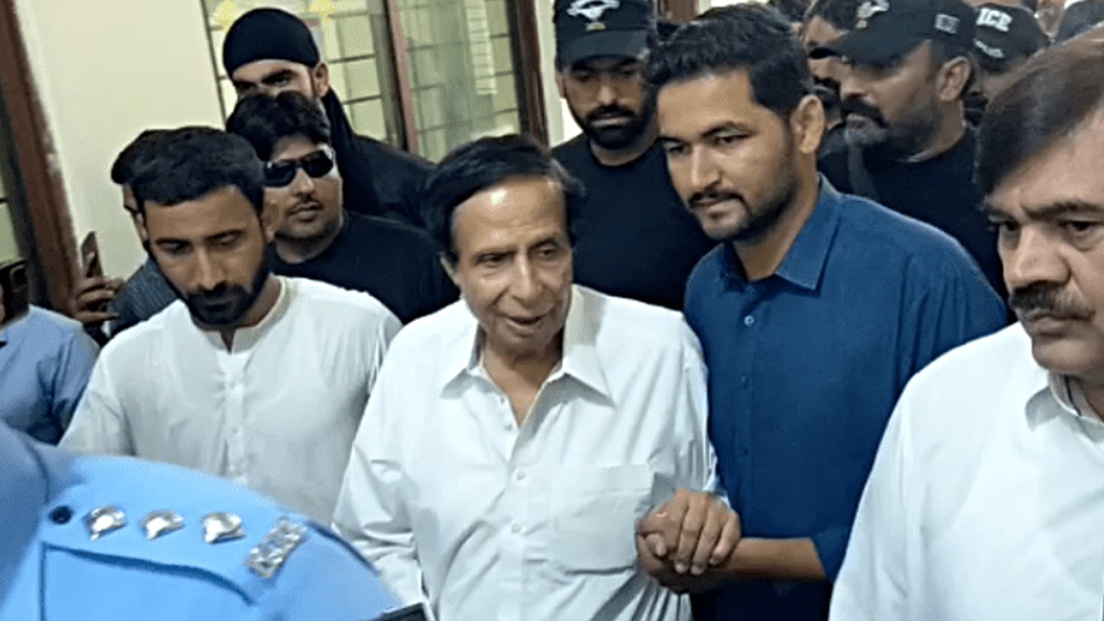 ہر سچے پاکستانی کی طرح عمران خان کیساتھ مضبوطی سے کھڑے ہیں: چوہدری پرویز الہی