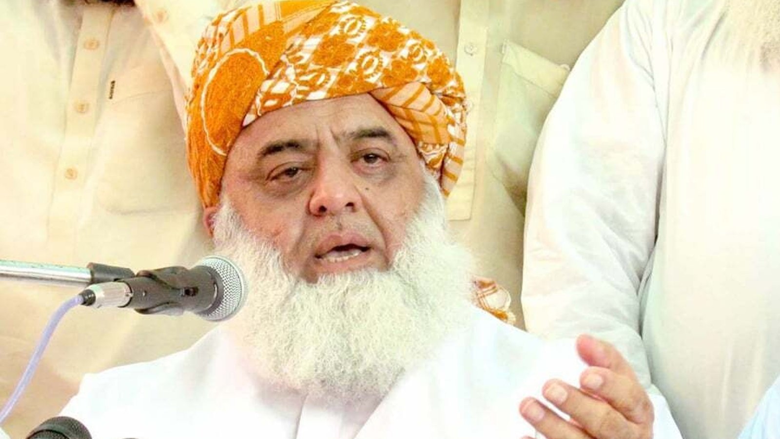 حکومت کی طرف سے عجلت میں قانون سازی آئین ، پارلیمنٹ اور جمہوریت کی توہین ہے : مولانا فضل الرحمن