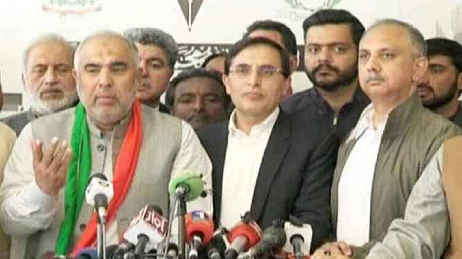 عمران خان سمیت کارکنوں کی گرفتاری، پی ٹی آئی اراکین کابھوک ہڑتال کا فیصلہ