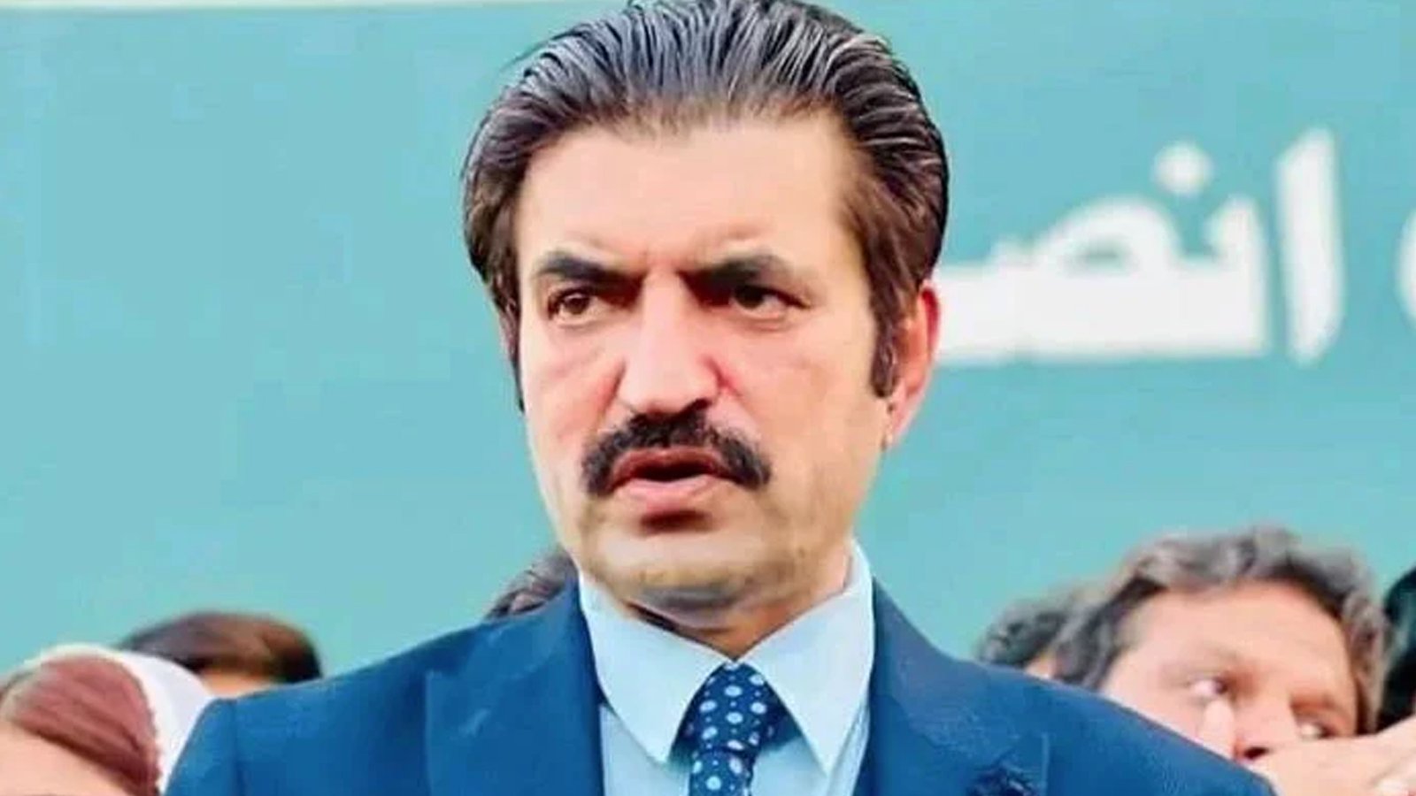 جو لوگ پارٹی یا لیڈر سے غداری کریں، عوام انہیں پسند نہیں کرتے، شیر افضل مروت