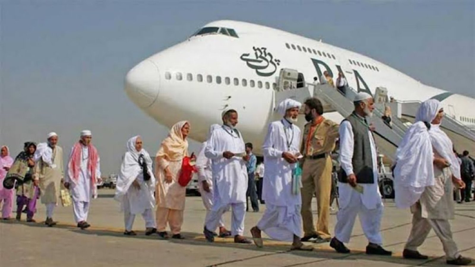 عمرہ زائرین کیلئے خوشخبری، پی آئی اے نے کرایوں میں بڑی کمی کردی