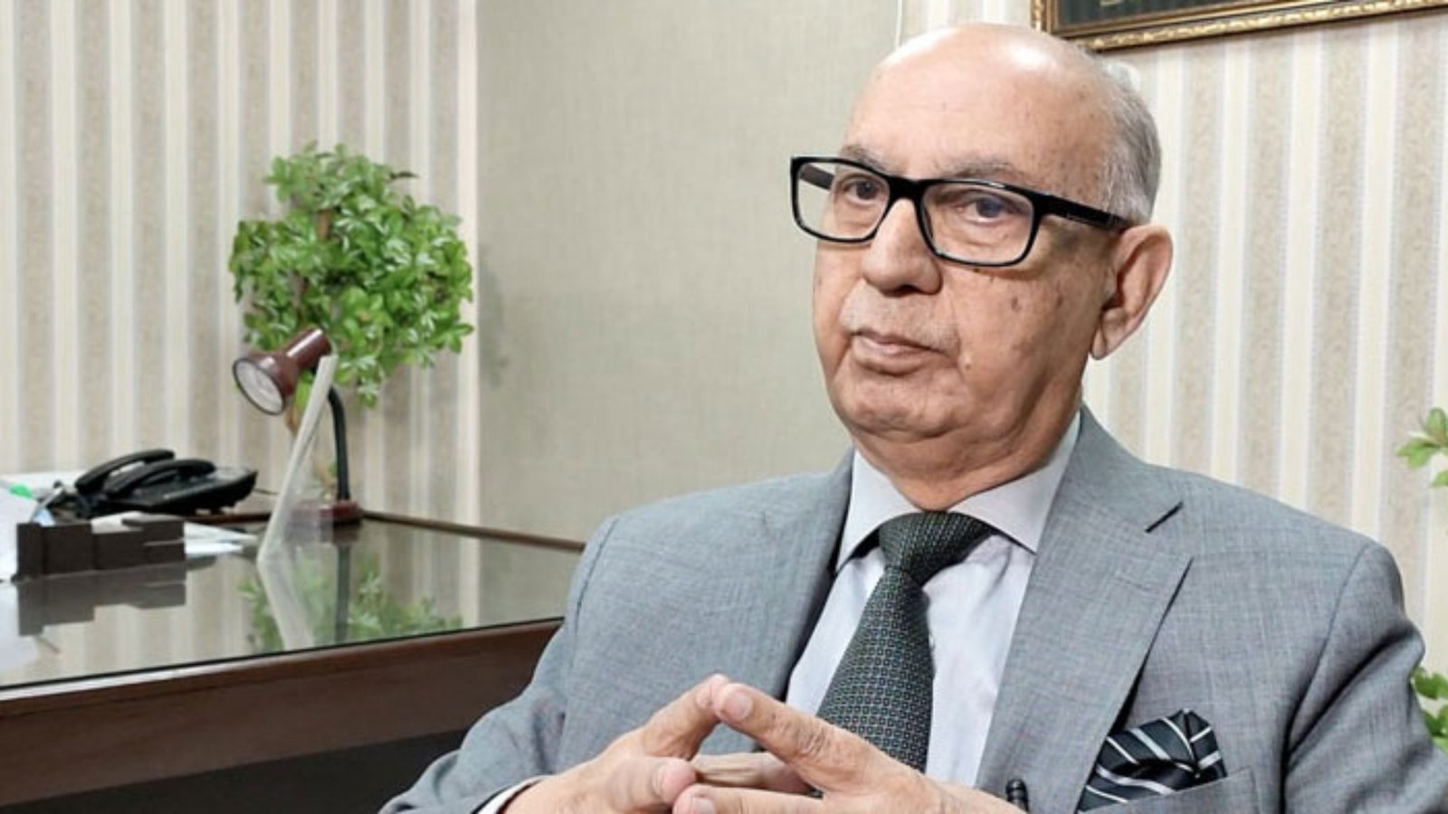 مسلم لیگ ن کی جنرل باجوہ اور نواز شریف کے درمیان ملاقاتوں کی تردید