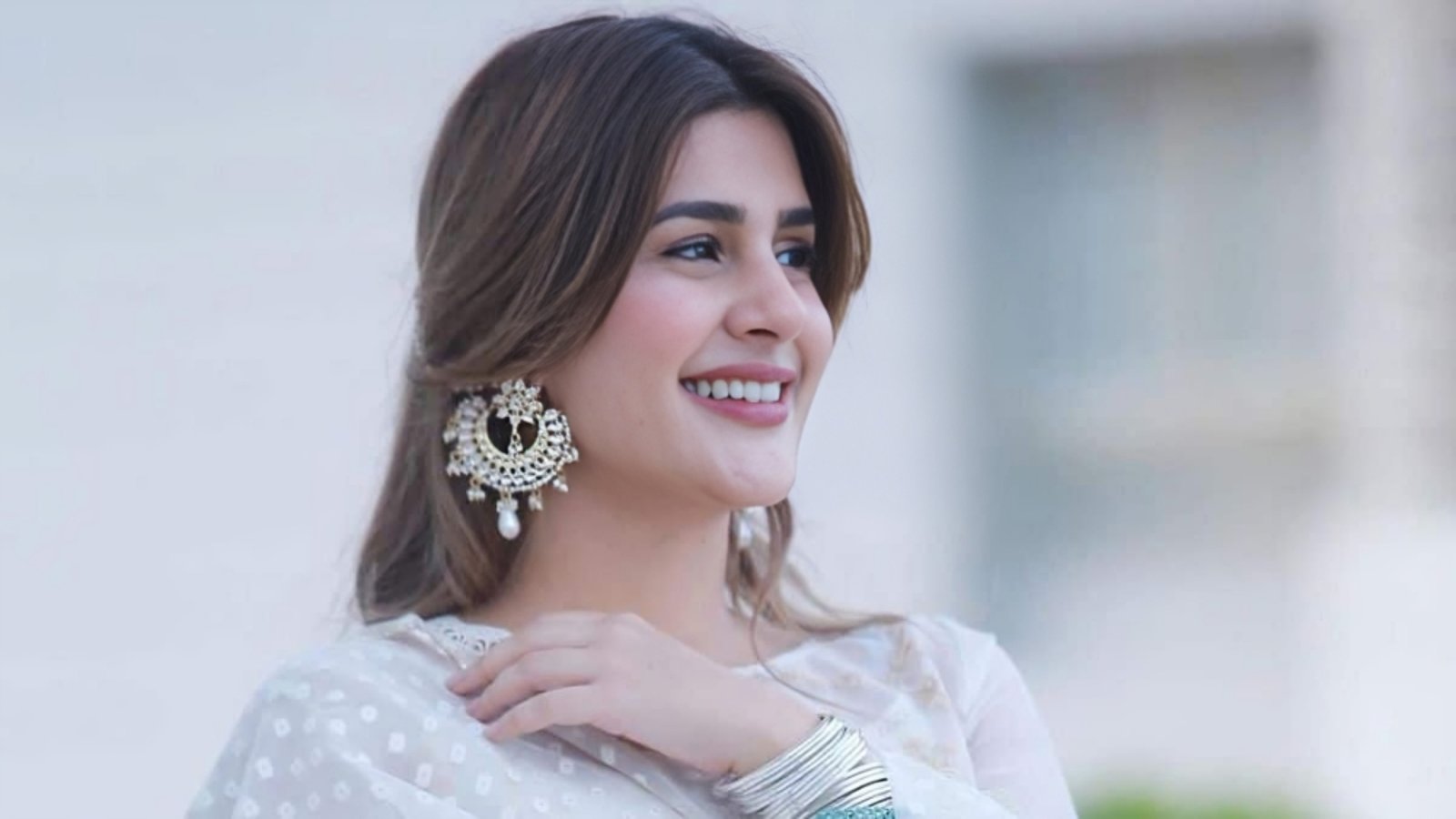 والدین لندن میں مقیم ہیں،  روزگار کی خاطر پاکستان آئی: کبریٰ خان