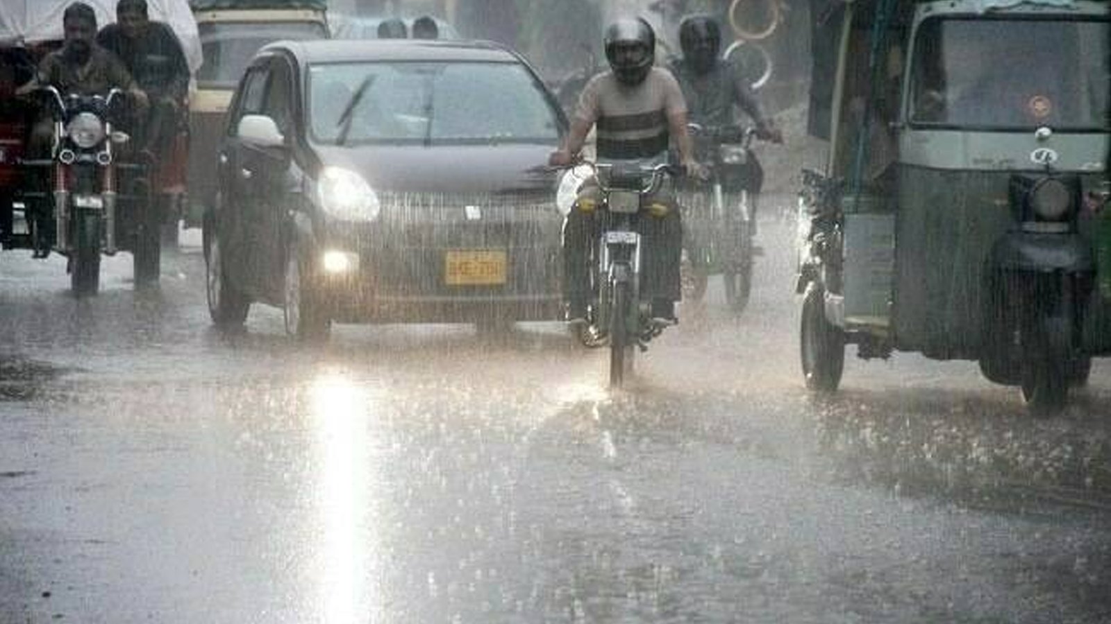 کراچی میں آئندہ دو ماہ سو فیصد زائد بارشوں کی پیشنگوئی