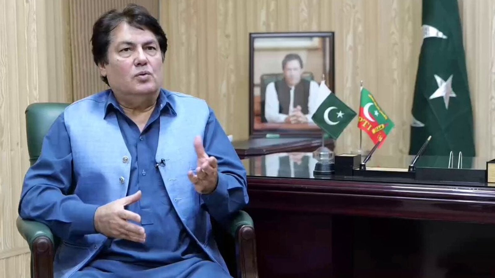 حکومت کو عمران خان کے ٹوئٹس سے تکلیف ہے، اپنی زبان درازی نظر نہیں آرہی، بیرسٹر سیف