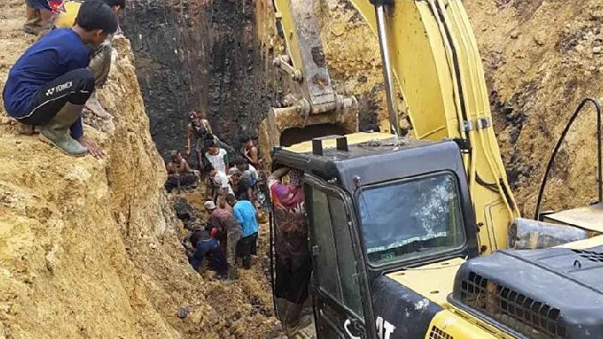 انڈونیشیا میں سونے کی کان بیٹھنے سے متعدد ہلاکتیں ، افسوسناک خبر آ گئی