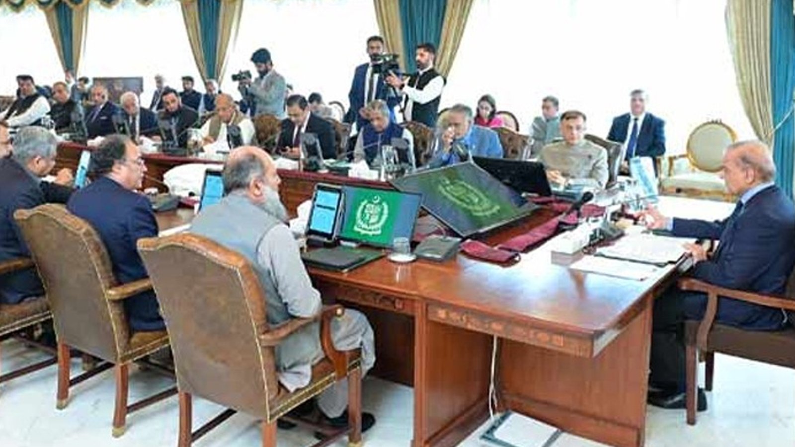 وفاقی کابینہ کا اجلاس، پی ٹی آئی پر پابندی کا معاملہ مؤخر
