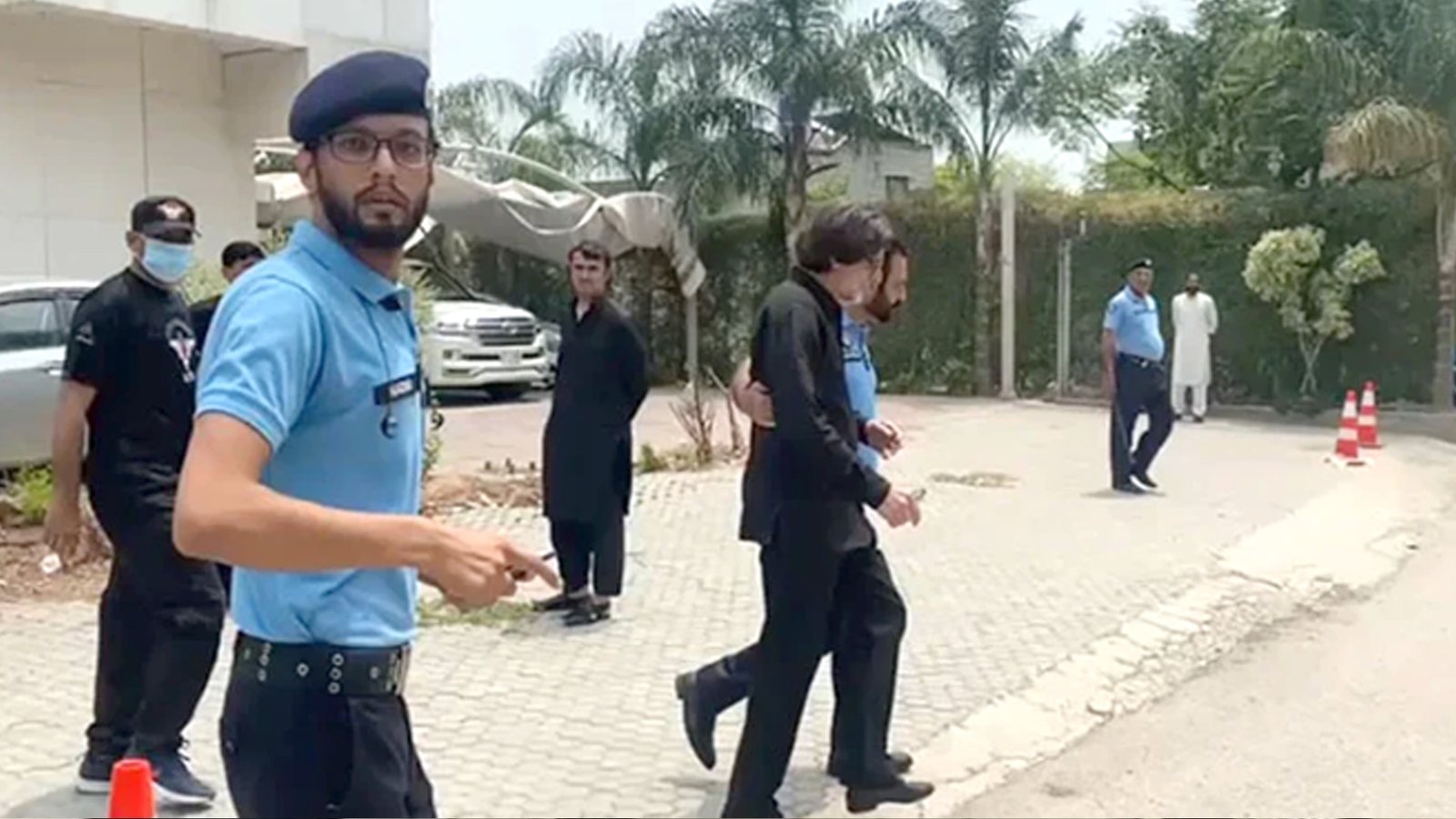 رئوف حسن کی گرفتاری پر اسلام آباد پولیس کا موقف آگیا