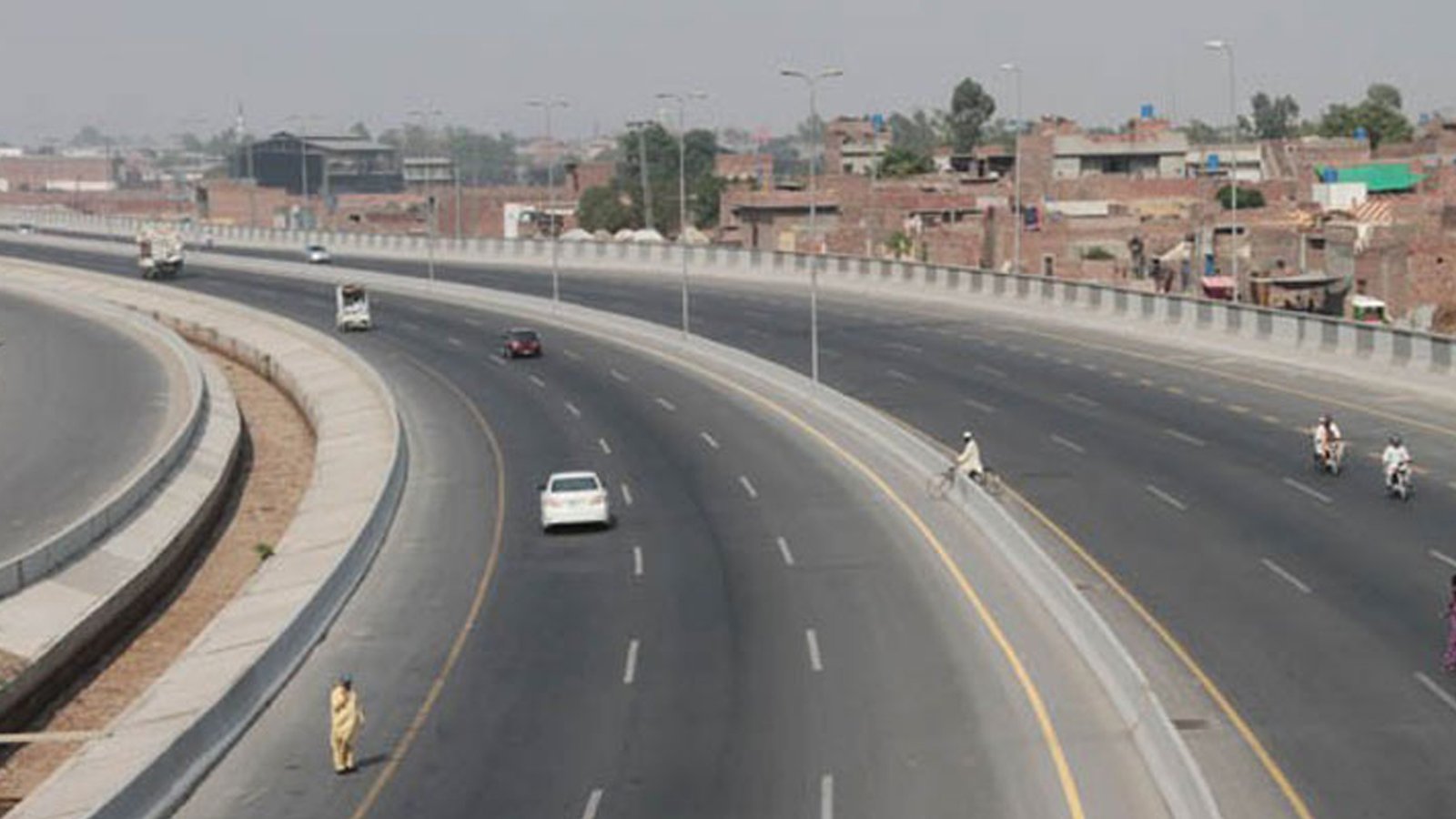 لاہور سمیت پنجاب بھر میں 550 سے زائد سڑکیں شہریوں کے سفر کے لیے غیر محفوظ قرار