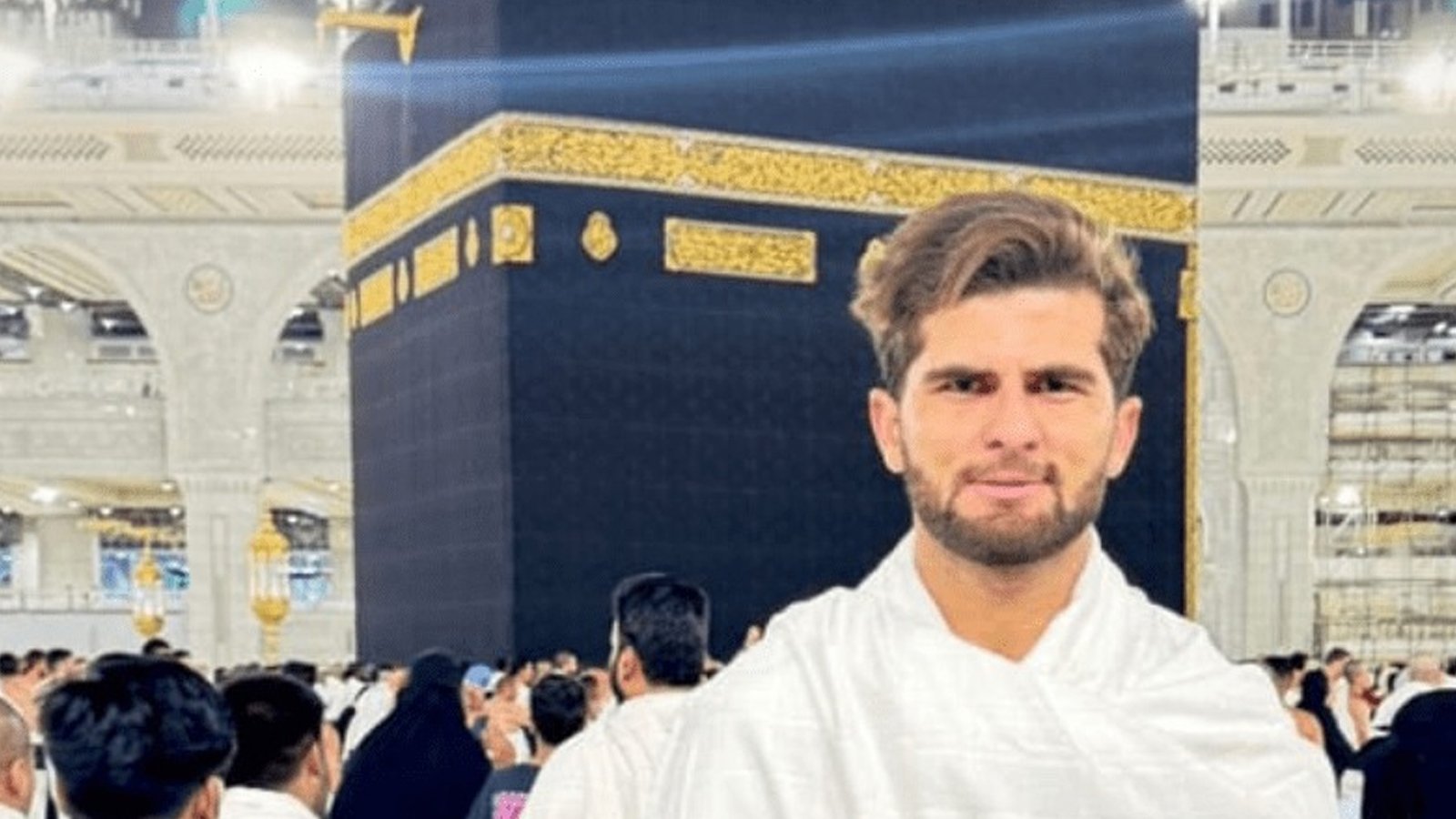 شاہین شاہ آفریدی والد بننے سے قبل خانہ کعبہ پہنچ گئے
