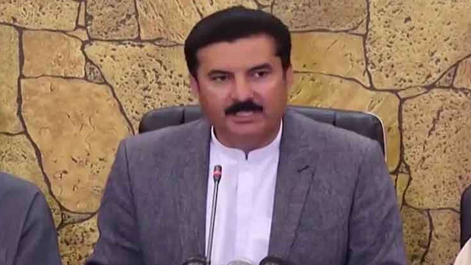 خیبر پختونخوا کابینہ میں مسلسل تبدیلیوں پر گورنر فیصل کریم کنڈی کا اہم فیصلہ