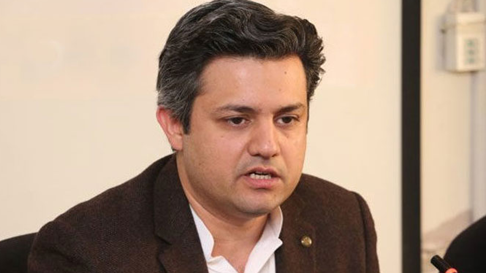 حماد اظہر پاکستان تحریک انصاف پنجاب کی صدارت سے مستعفی ہوگئے