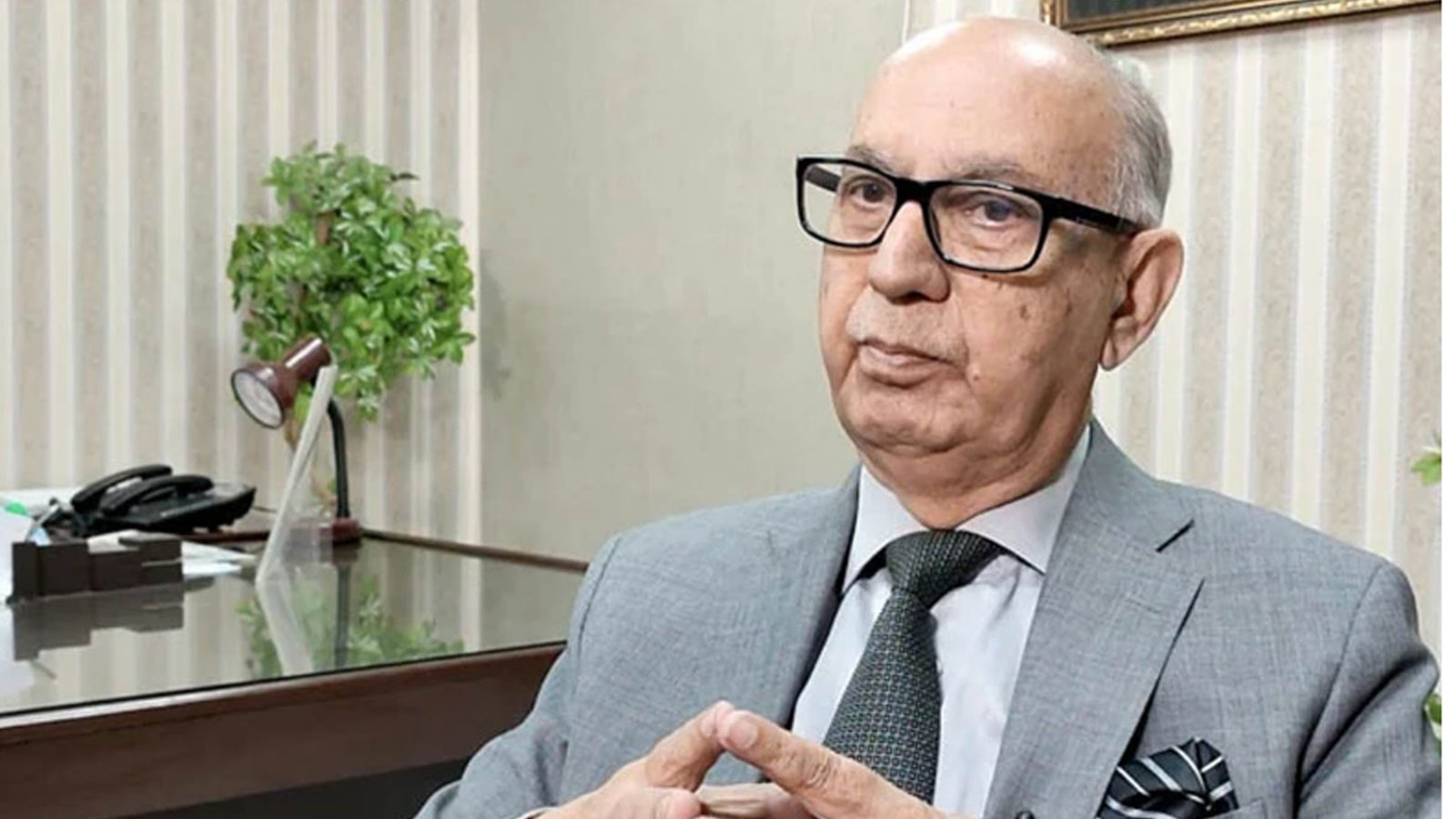 مذاکرات کے خاتمے کا اعلان،  پی ٹی آئی نےمذاکراتی عمل کو تماشا بنا کر رکھ دیا : عرفان صدیقی