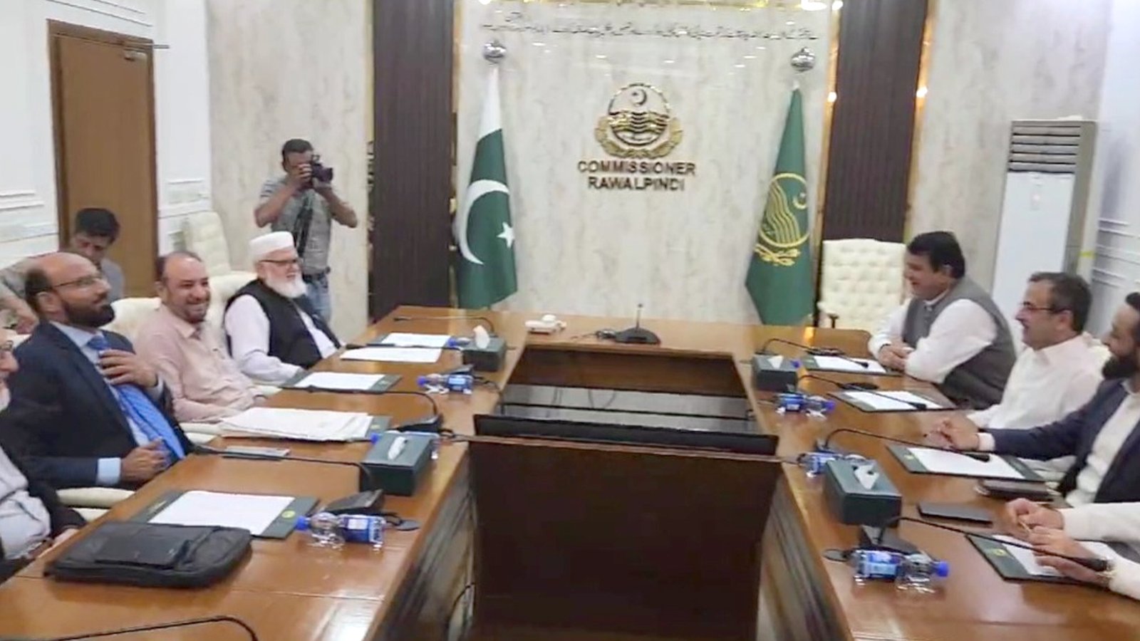 حکومت کی مذاکراتی ٹیم اور جماعت اسلامی کے درمیان مذاکرات شروع
