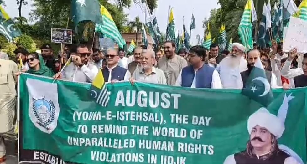 یومِ استعصالِ کشمیر: پشاور میں کشمیری عوام سے یکجہتی کے لیے ریلی اور تقریب کا انعقاد