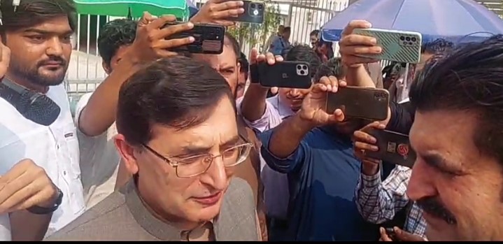 بیرسٹر گوہر نے شیر افضل مروت کی رکنیت بارے نوٹیفیکیشن کی حقیقت کھول دی