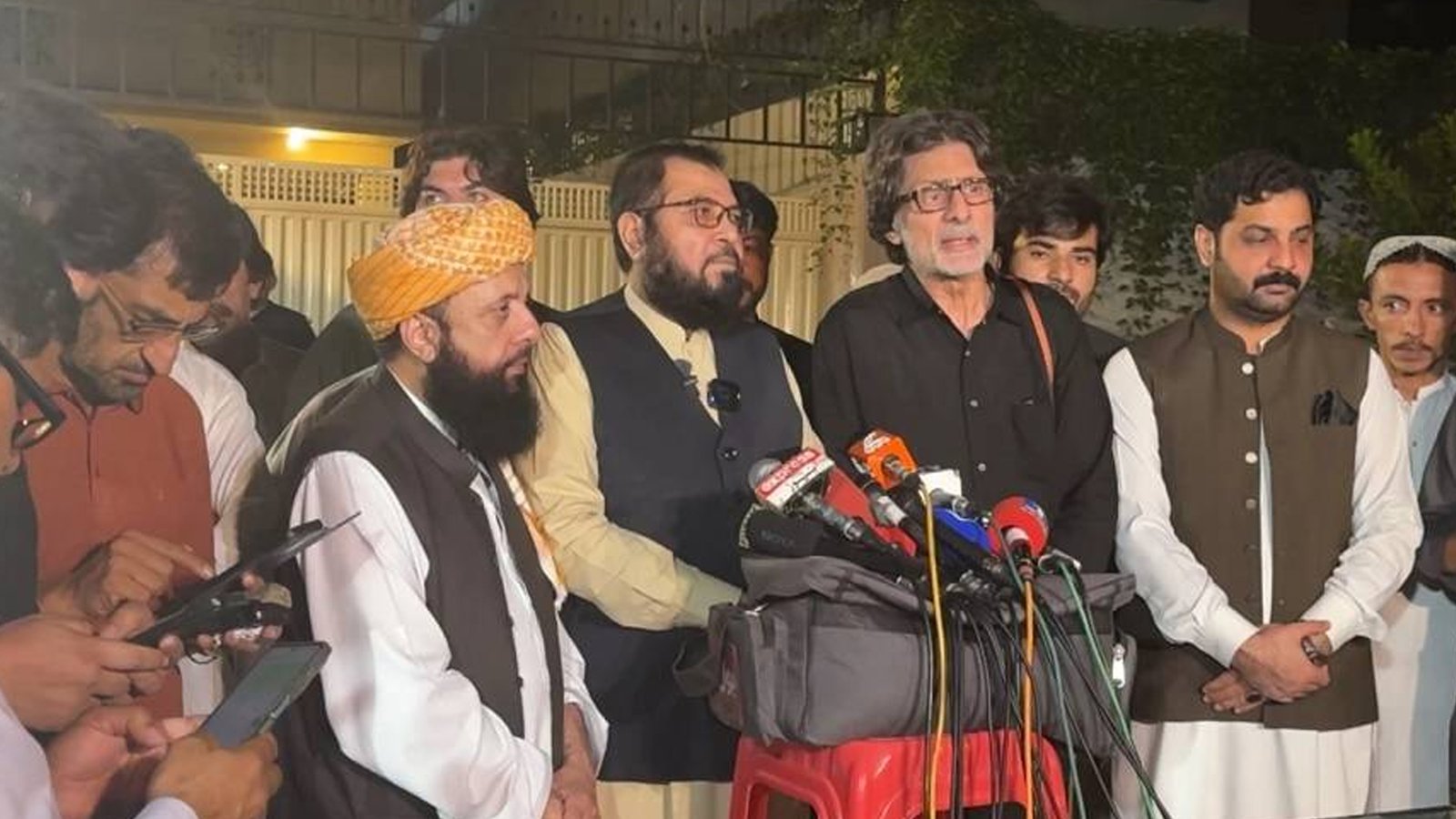 پی ٹی آئی اورجے یو آئی کا حکومت کو ٹف ٹائم دینے پر اتفاق