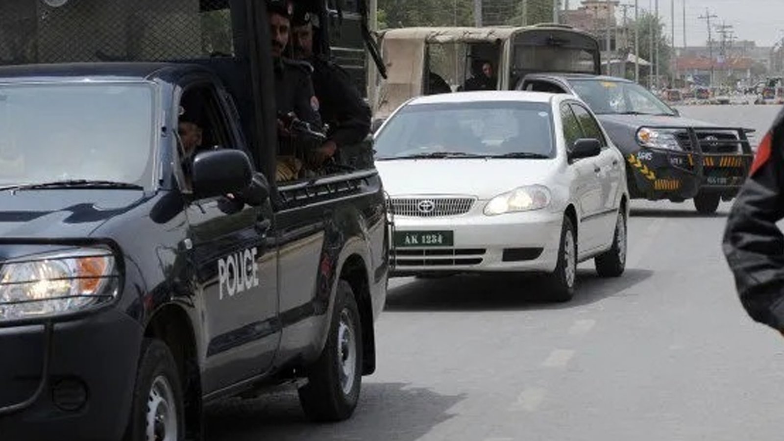 ڈیراہ اسماعیل خان میں ججز سیکورٹی سکواڈ پر حملہ، 2 اہلکار شہید