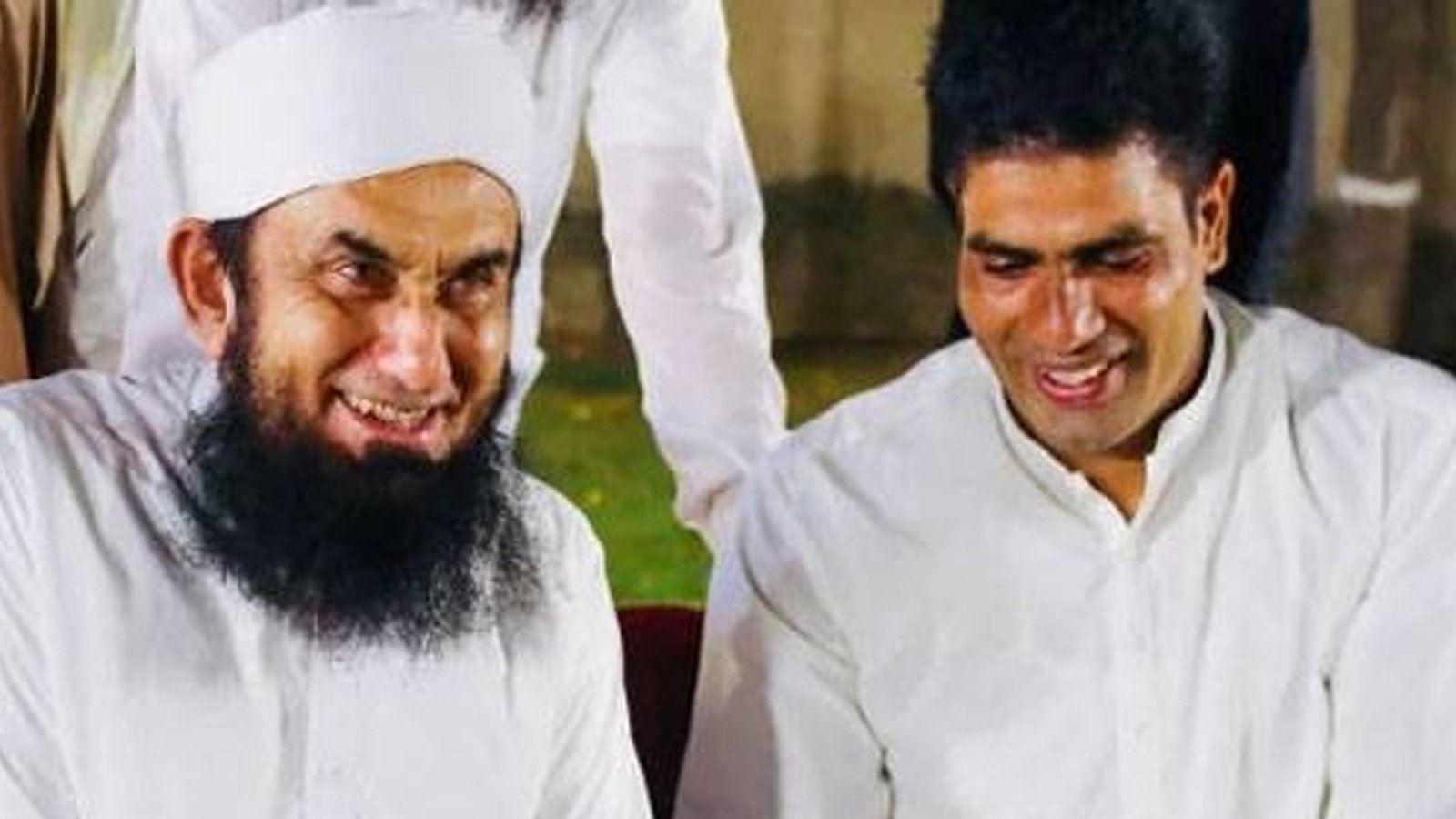 مولانا طارق جمیل نے ارشد ندیم کو کیا تحفہ دیا