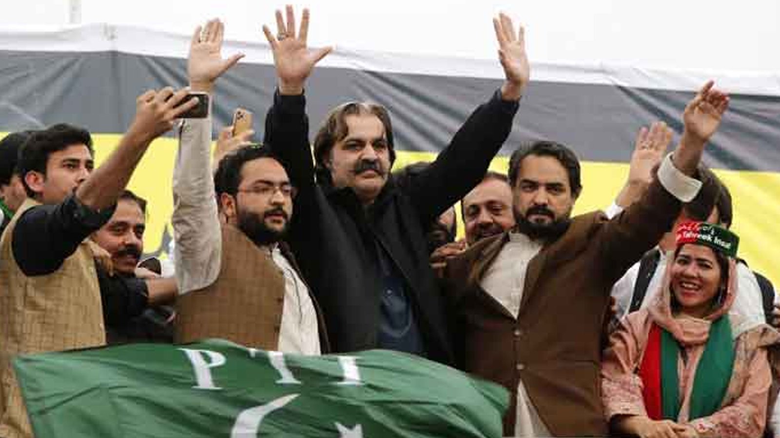 پی ٹی آئی نے اندرونی اختلافات کے خاتمے کیلئےکمیٹی تشکیل دیدی