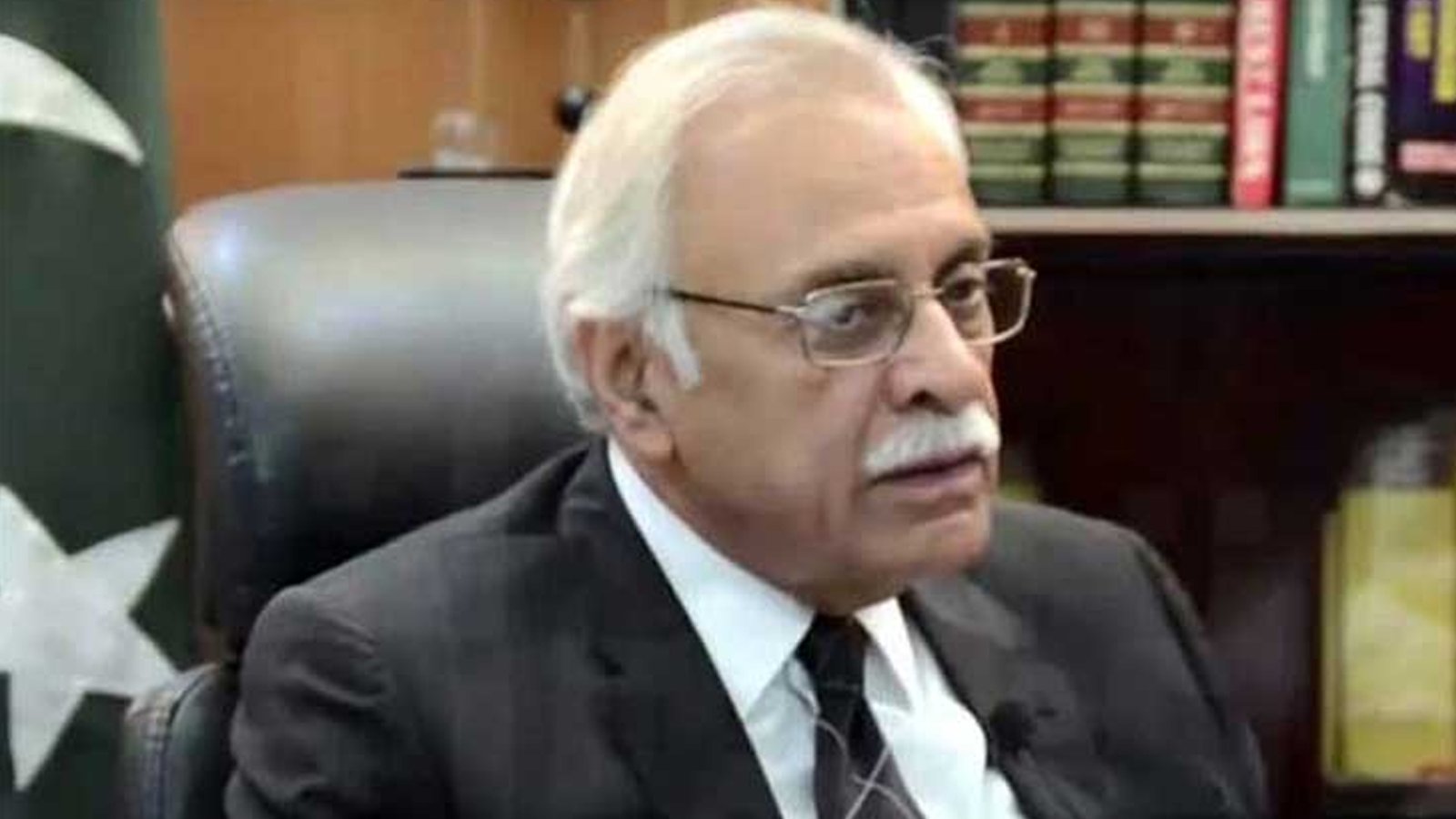 حکومت آئینی بل بارے قوم کو بتائے:احمد اویس کا اہم بیان سامنے آگیا
