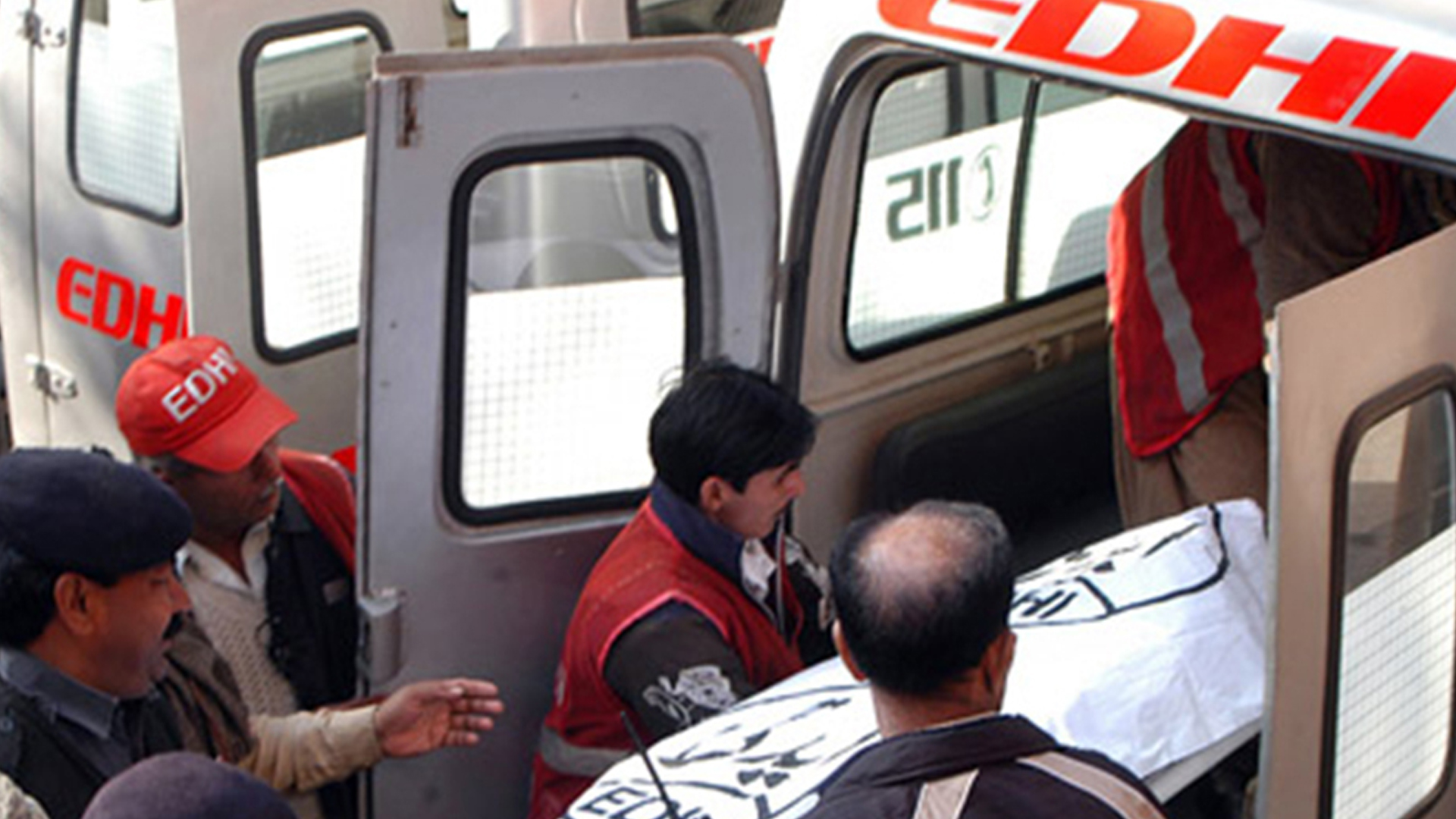 پی ٹی آئی کا احتجاج، ایمبولینس میں خاتون مریضہ دم توڑ گئیں