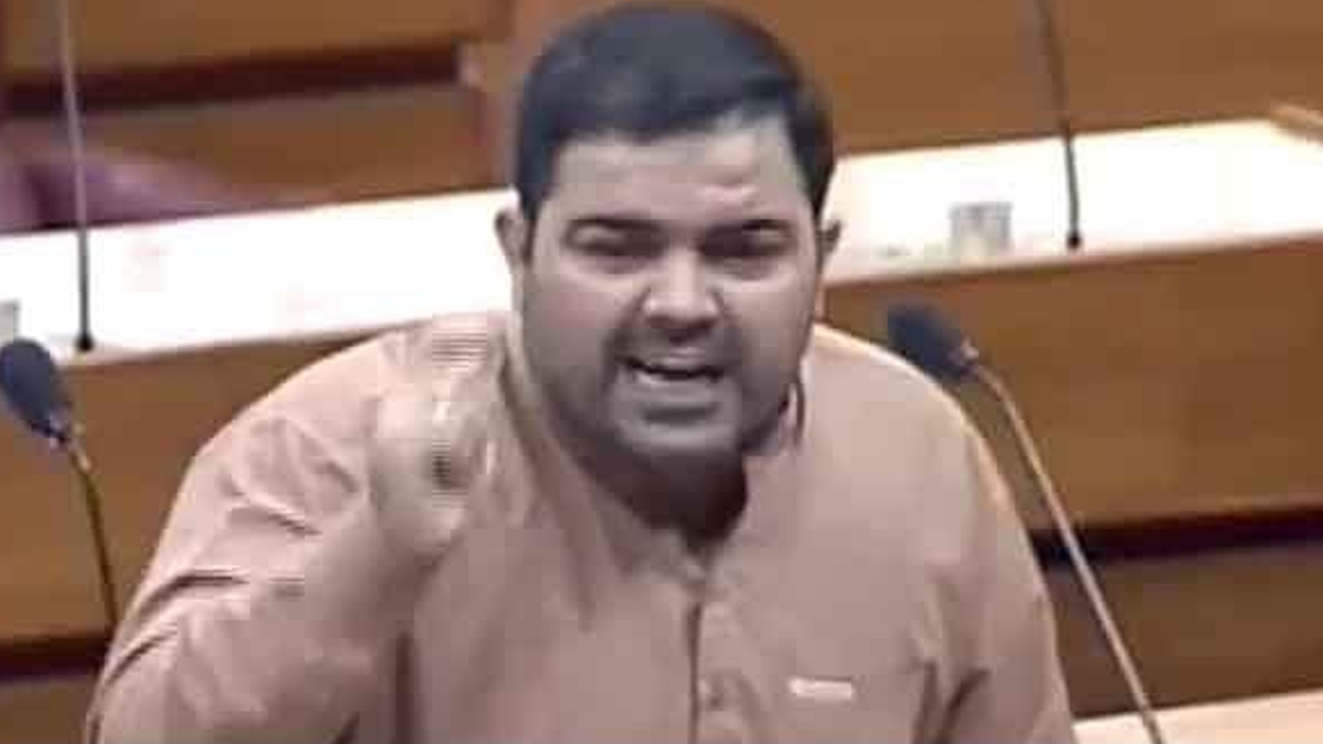 تھانے پر حملہ، پی ٹی آئی رکن قومی اسمبلی فہیم خان اشتہاری قرار