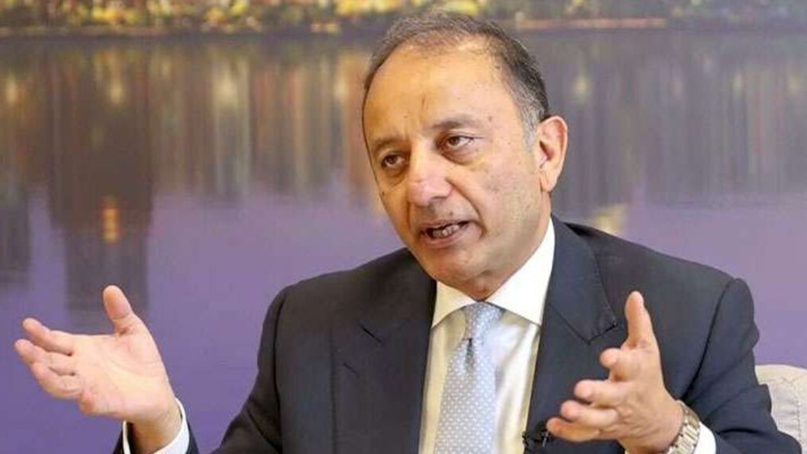 ین الاقوامی مارکیٹ میں پیٹرولیم مصنوعات کی قیمتوں میں کمی کا فائدہ عوام کو پہنچائیں گے، مصدق ملک