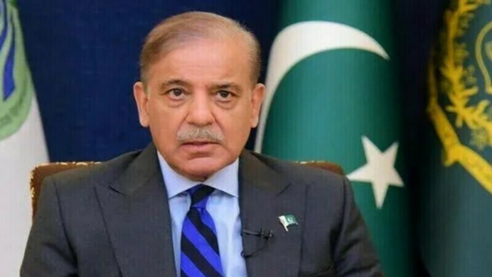 آرمی چیف نے معاشی ترقی کیلئے ذاتی کوششیں کیں : وزیراعظم
