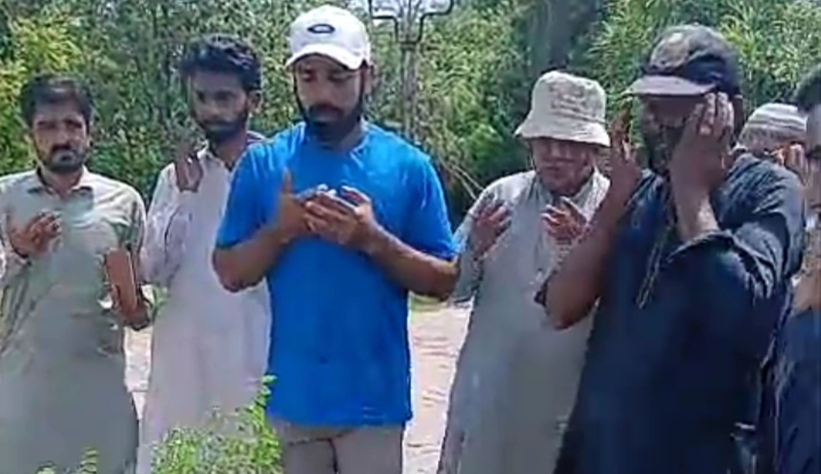 پاکستان کرکٹ ٹیم کے مایہ ناز آل راونڈر شاداب خان پی ایچ اے شجر کاری مہم کا حصہ بن گئے