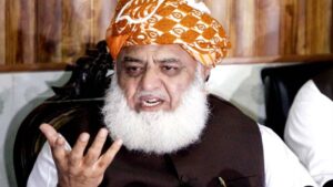 گوجرانوالہ عدالت نے مولانا فضل الرحمان کو طلب کر لیا