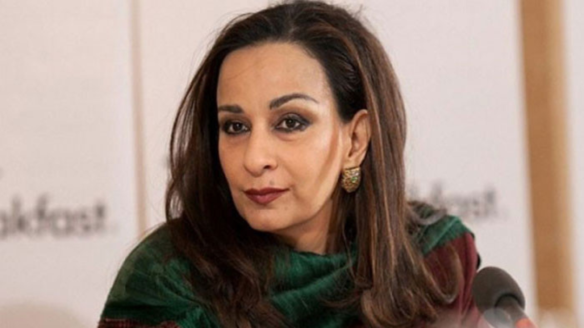 سینیٹر شیری رحمان کی عمران خان پر سخت تنقید