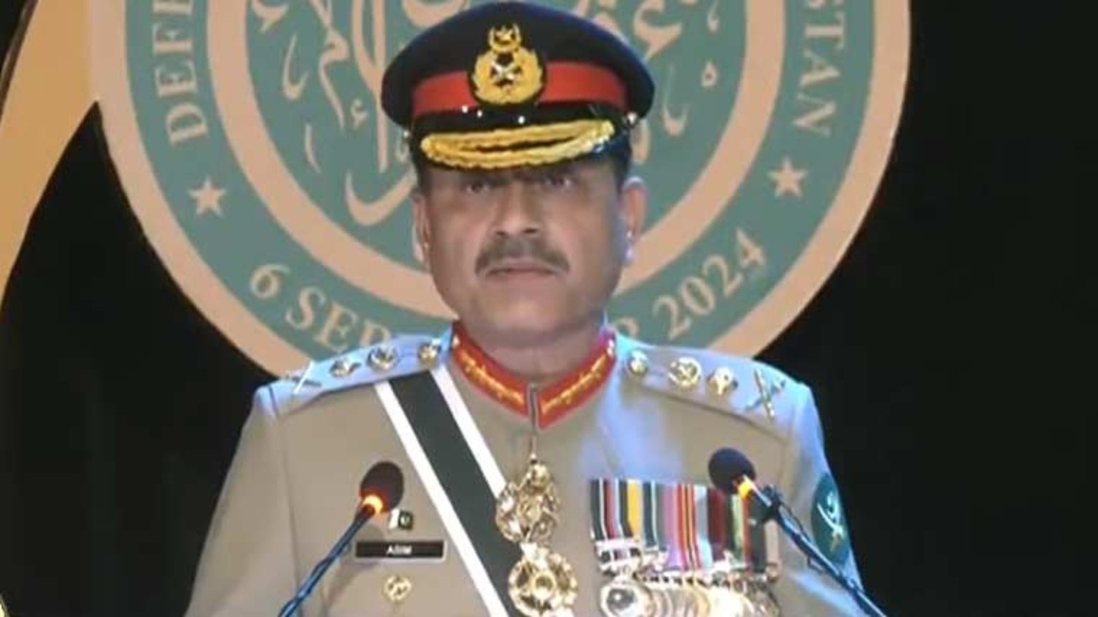 شہداء اور غازیوں کی لازوال قربانیوں کی بدولت، ملک کا دفاع ہمیشہ ناقابلِ تسخیر رہے گا: آرمی چیف
