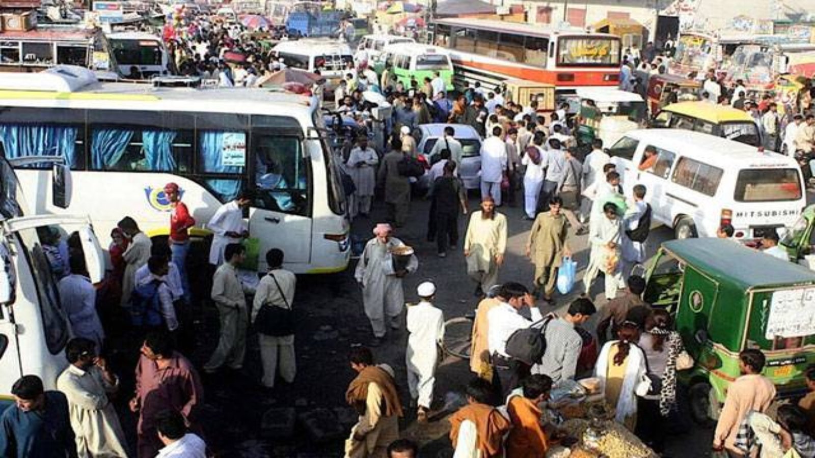 پٹرولیم مصنوعات کی قیمتیں کم ہونے کے بعد ٹرانسپورٹ کرایوں میں کمی