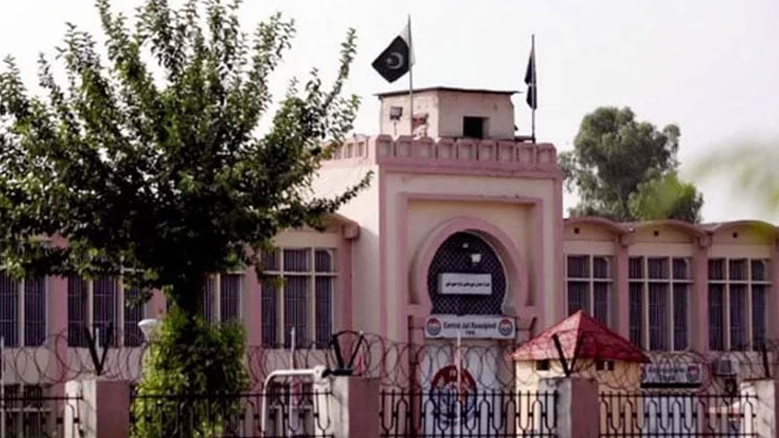 بانی پی ٹی آئی کی رہنماوں سے ملاقات میں رکاوٹ پر توہین عدالت کی درخواست، اڈیالہ جیل کے سپرنٹینڈنٹ طلب