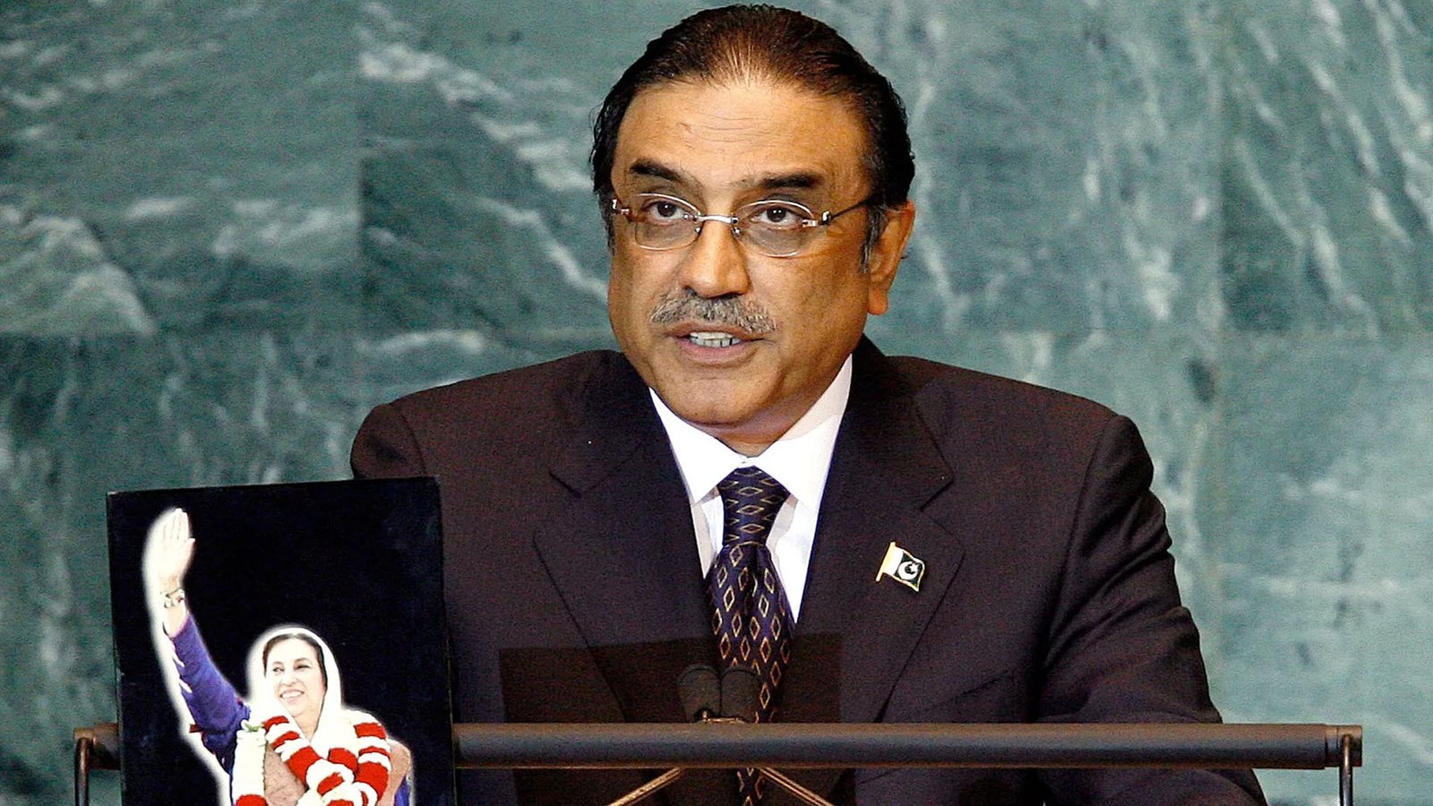 صدر آصف علی زرداری نجی دورے پر دبئی روانہ